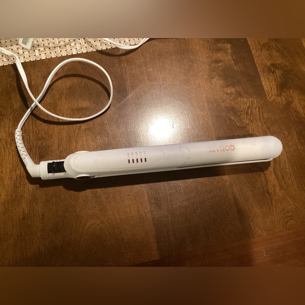 Conair White and Rose Gold Flat Iron - Sleek Ceramic Straightener - Picture 3 of 3